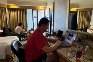 官方平台-媒体人：中国男篮视频分析组足足17天没有迈出过酒店大门