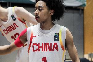 朱正效力AUU球队名叫AWiggs Elite 是雷霆球员阿隆-维金斯的球队