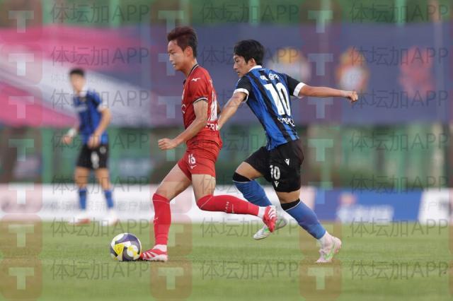 仁川联U18梯队(蓝色上衣)获今年韩国职业俱乐部梯队锦标赛亚军.jpg