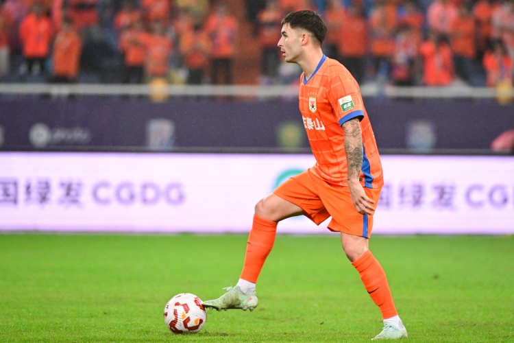 最佳赔率-加盟仅半年！阿斯：泰山后卫洛佩斯与球队解约，将加盟阿尔瓦塞特