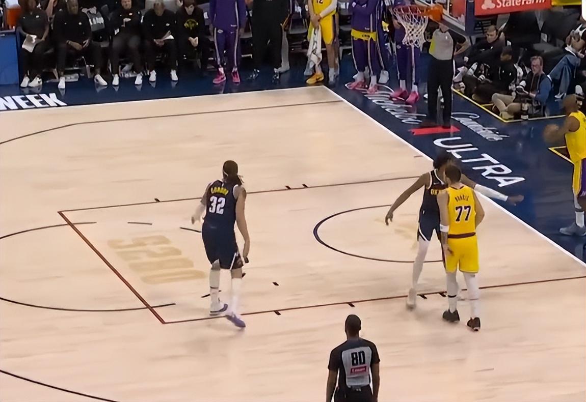 世俱杯-艾顿伤退！湖人16分大逆转，詹姆斯创2大NBA神迹，东契奇大号三双