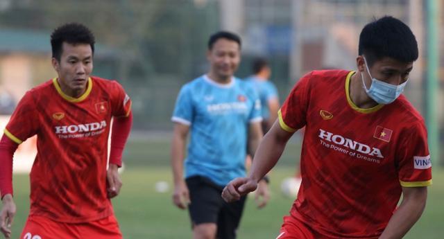 1642598420482051535.jpg 官方投注站-越南主帅:击败中国超越泰国 队长称要为球迷送礼