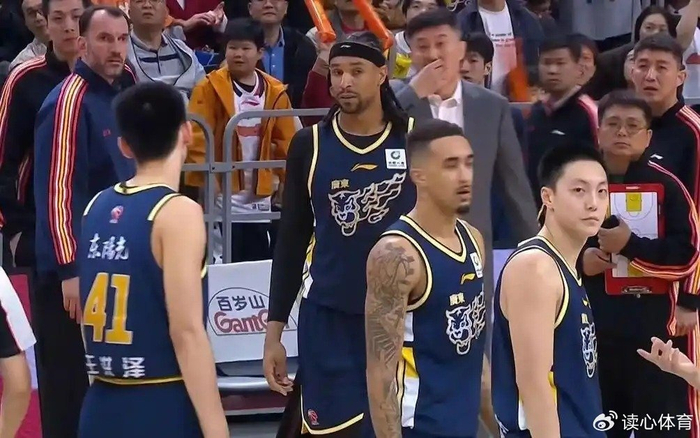 体育博彩-广东续约2外援，怀特塞德离队，辽宁接触2米03前锋，新疆签约新星|胡明轩|萨姆纳|奎因|孙祥|CBA_新浪体育_新浪新闻